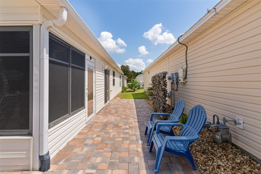 For Sale: $324,000 (2 beds, 2 baths, 1266 Square Feet)