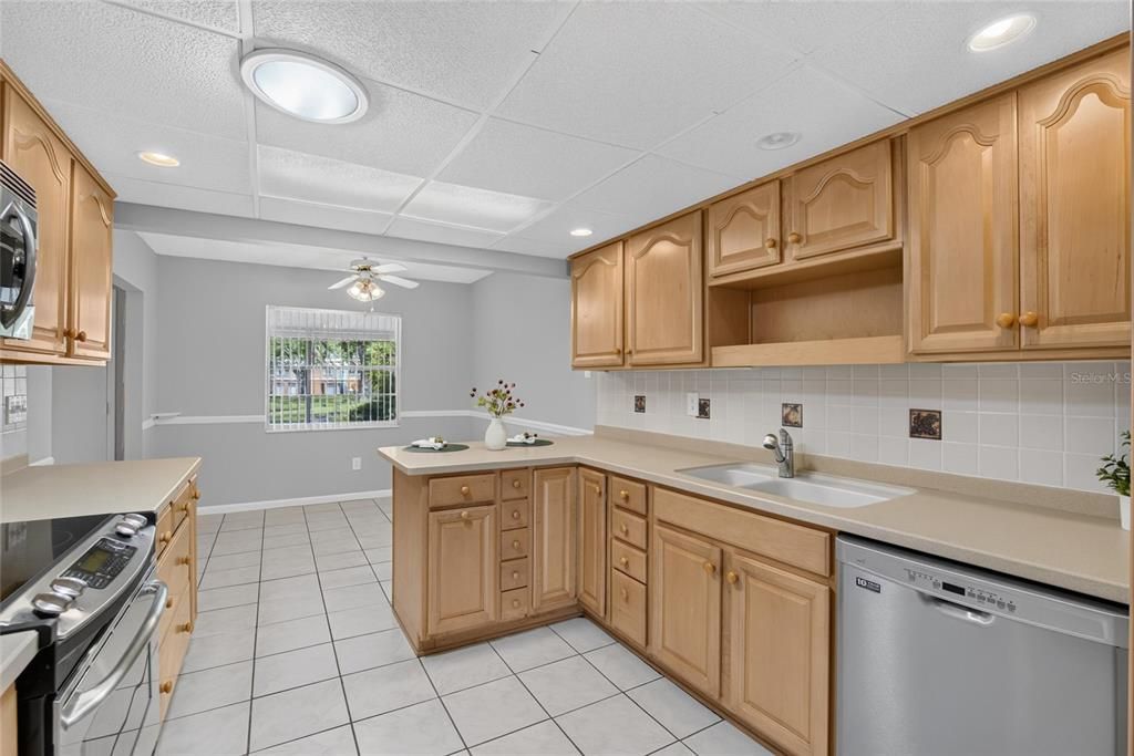 For Sale: $289,900 (2 beds, 2 baths, 1680 Square Feet)