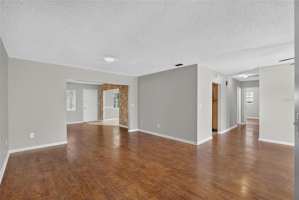 For Sale: $289,900 (2 beds, 2 baths, 1680 Square Feet)