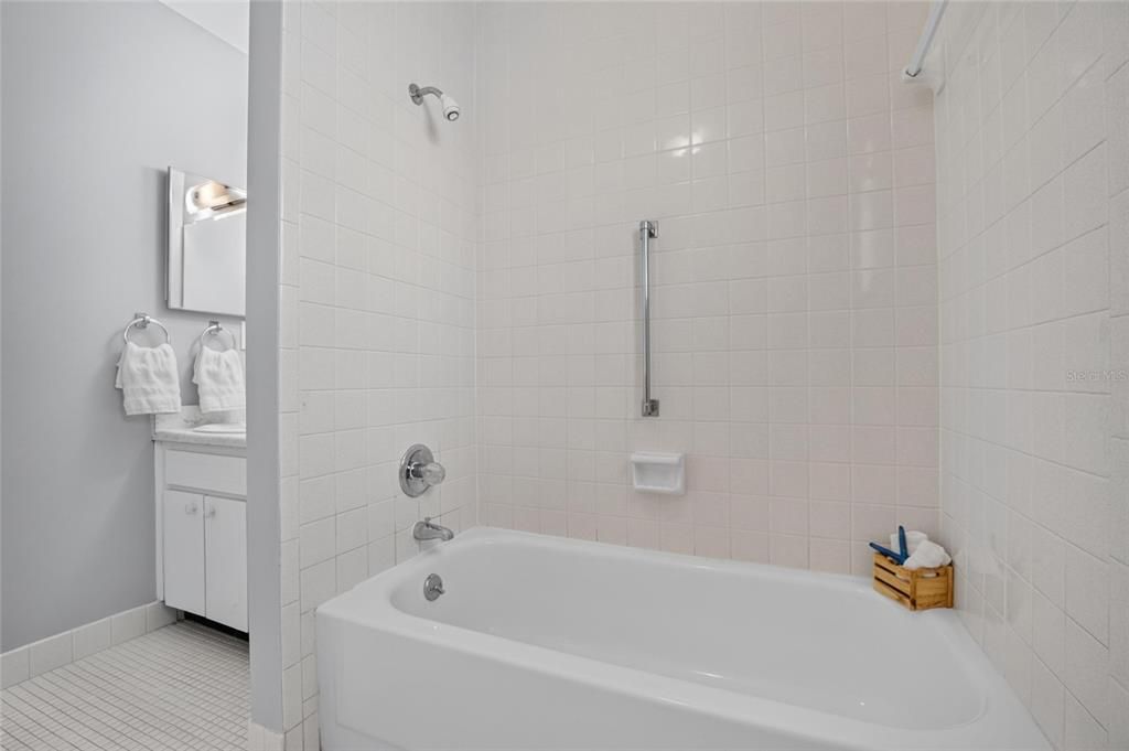 For Sale: $289,900 (2 beds, 2 baths, 1680 Square Feet)