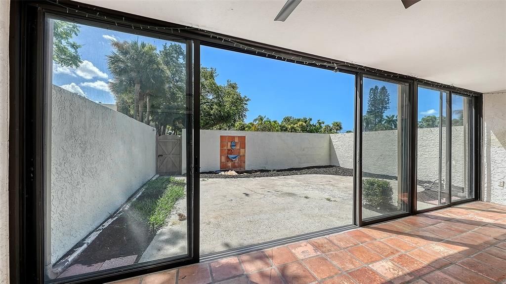 На продажу: $269,000 (2 спален, 2 ванн, 1408 Квадратных фут)
