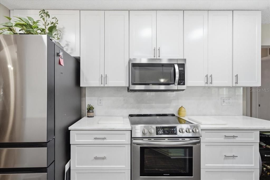 Active With Contract: $372,000 (3 beds, 2 baths, 1779 Square Feet)