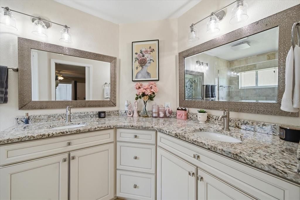 Active With Contract: $372,000 (3 beds, 2 baths, 1779 Square Feet)