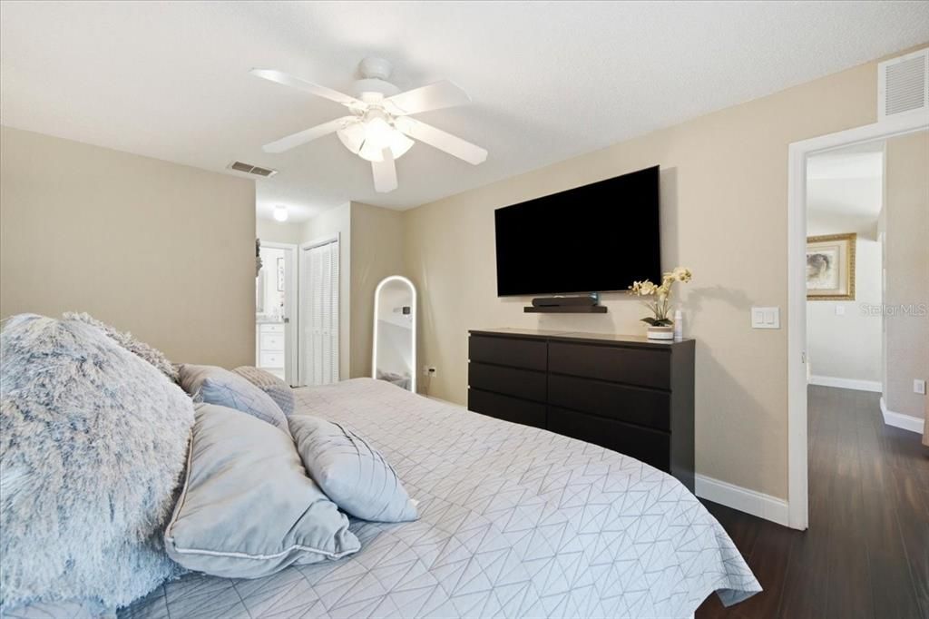 Active With Contract: $372,000 (3 beds, 2 baths, 1779 Square Feet)