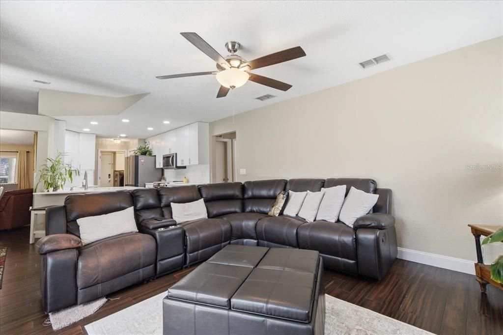 Active With Contract: $372,000 (3 beds, 2 baths, 1779 Square Feet)