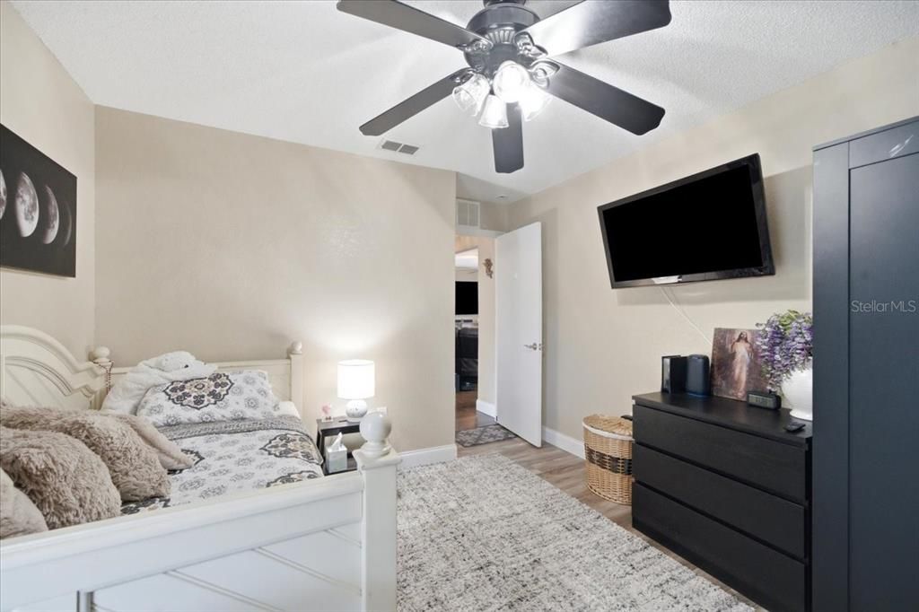Active With Contract: $372,000 (3 beds, 2 baths, 1779 Square Feet)