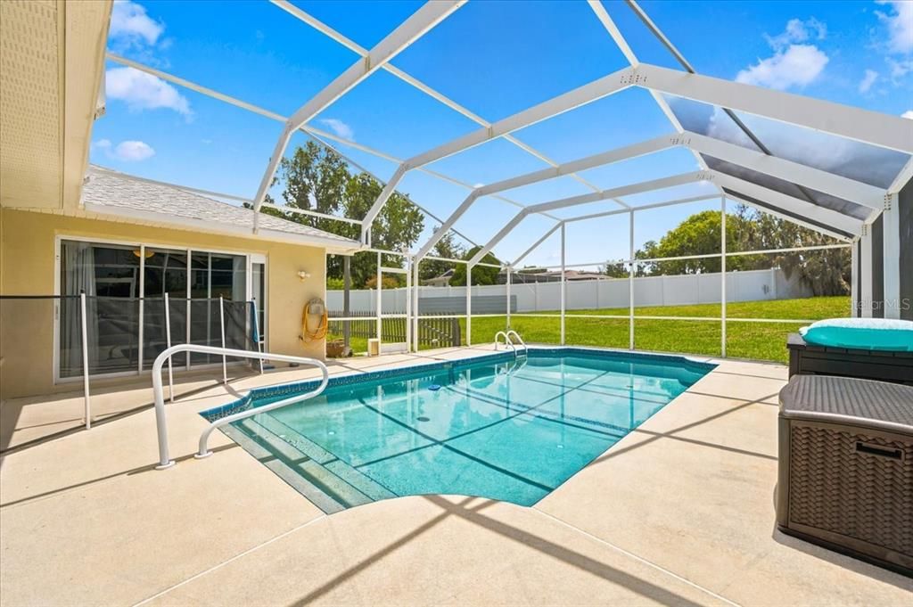 Active With Contract: $372,000 (3 beds, 2 baths, 1779 Square Feet)