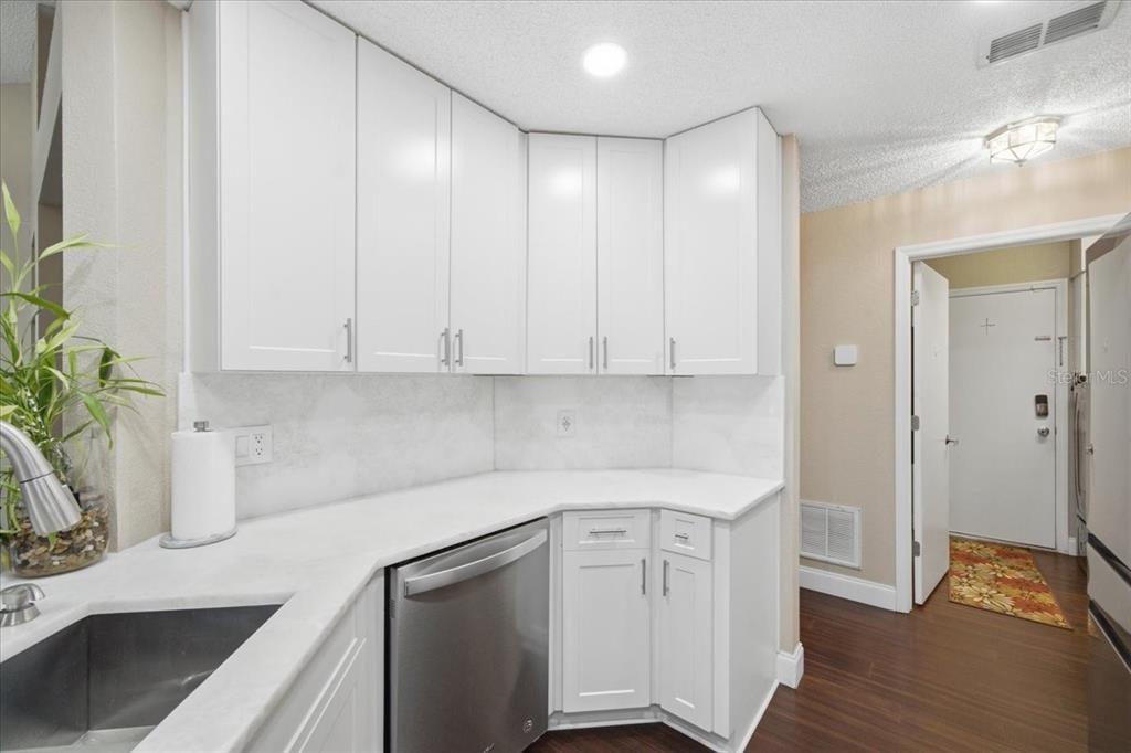 Active With Contract: $372,000 (3 beds, 2 baths, 1779 Square Feet)
