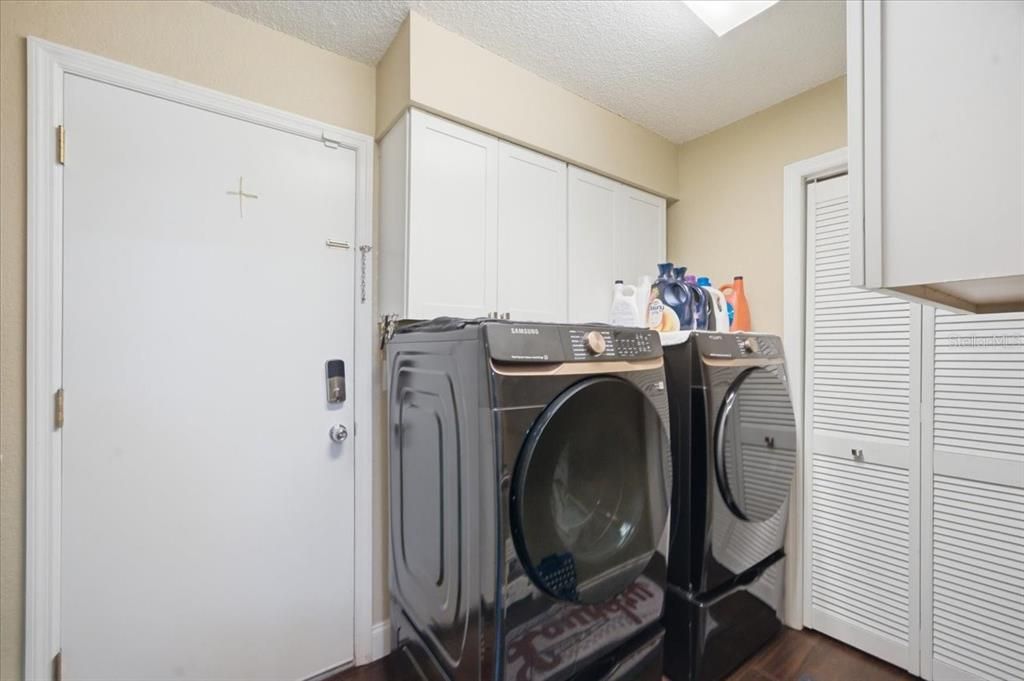 Active With Contract: $372,000 (3 beds, 2 baths, 1779 Square Feet)
