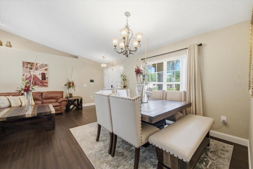 Active With Contract: $372,000 (3 beds, 2 baths, 1779 Square Feet)