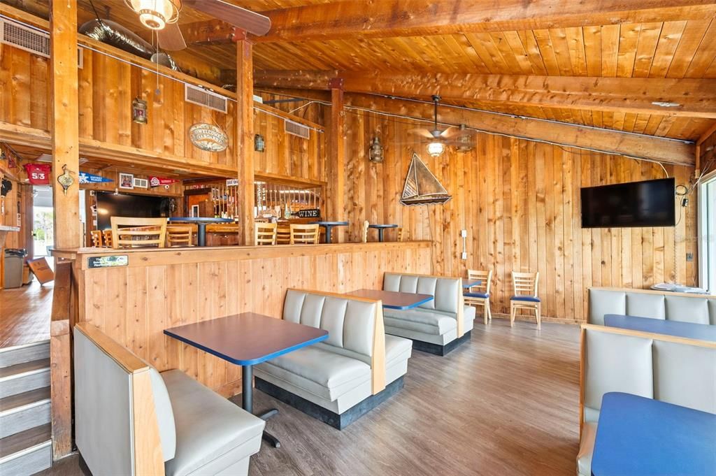 На продажу: $399,000 (2 спален, 2 ванн, 1133 Квадратных фут)