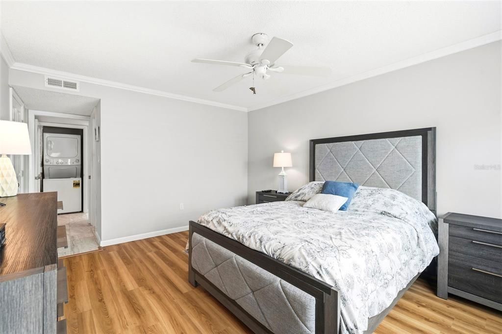 На продажу: $399,000 (2 спален, 2 ванн, 1133 Квадратных фут)