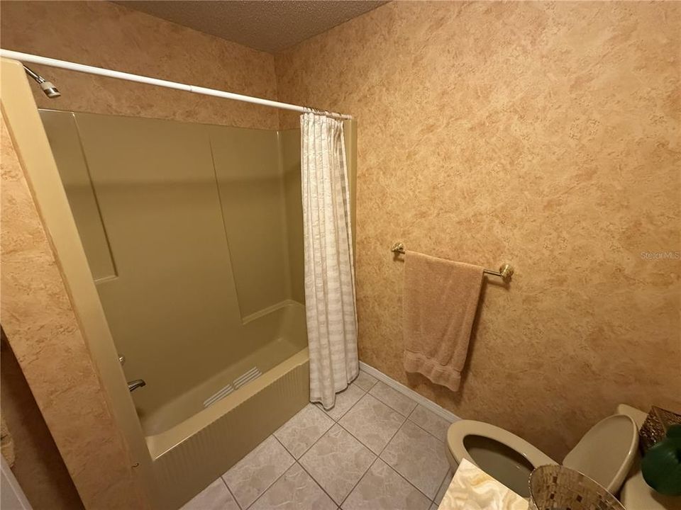 En Venta: $390,000 (4 camas, 2 baños, 2299 Pies cuadrados)