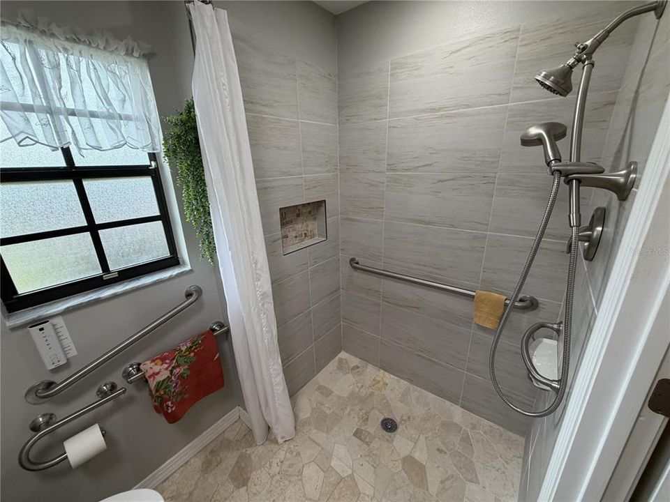 En Venta: $390,000 (4 camas, 2 baños, 2299 Pies cuadrados)