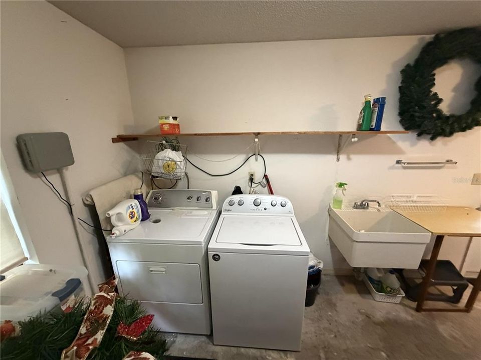 En Venta: $390,000 (4 camas, 2 baños, 2299 Pies cuadrados)