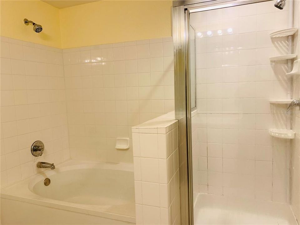 На продажу: $169,999 (2 спален, 2 ванн, 1074 Квадратных фут)