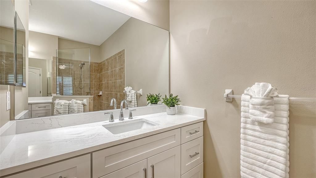 For Sale: $390,000 (2 beds, 2 baths, 1577 Square Feet)
