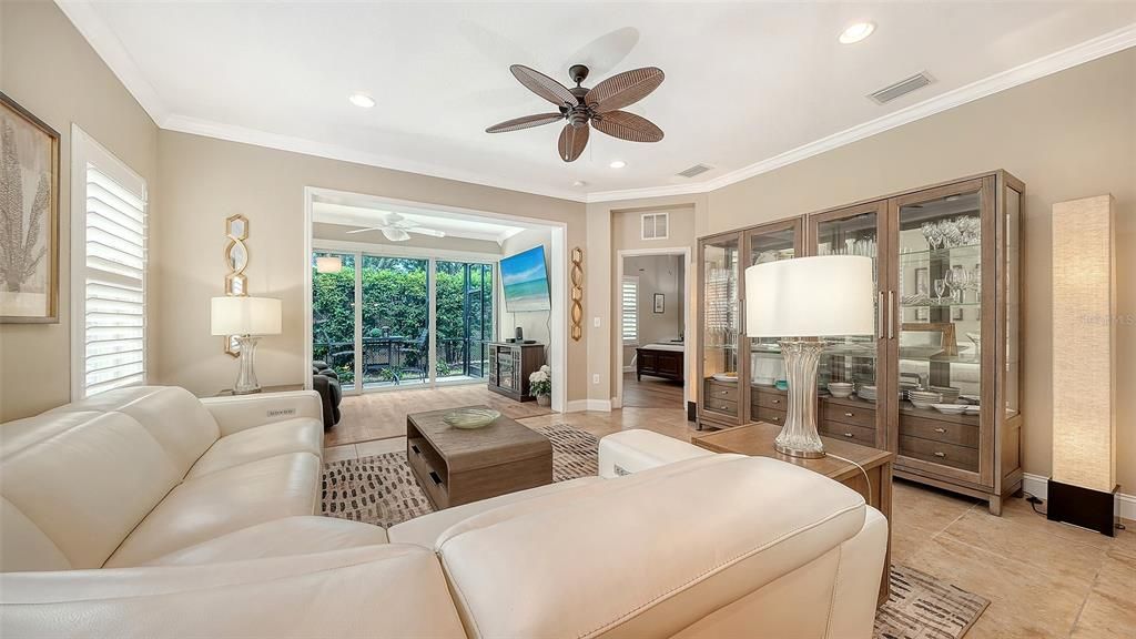For Sale: $390,000 (2 beds, 2 baths, 1577 Square Feet)