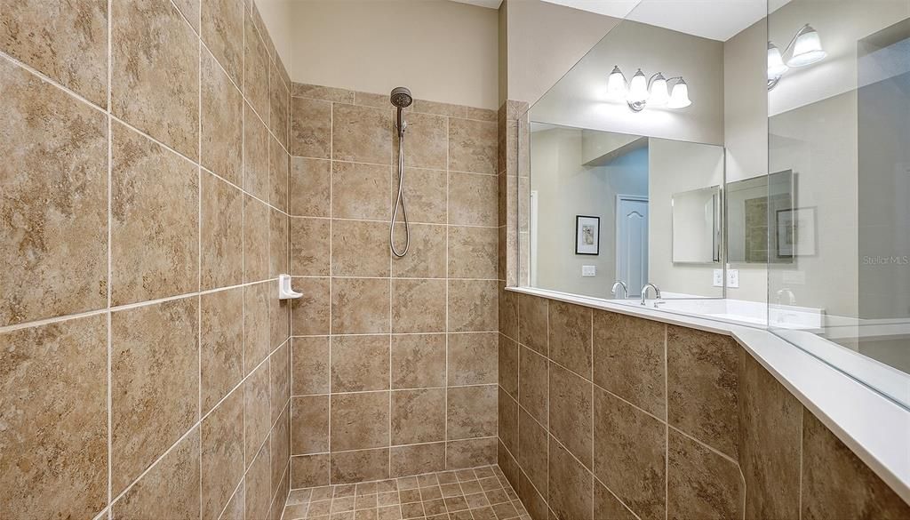For Sale: $390,000 (2 beds, 2 baths, 1577 Square Feet)