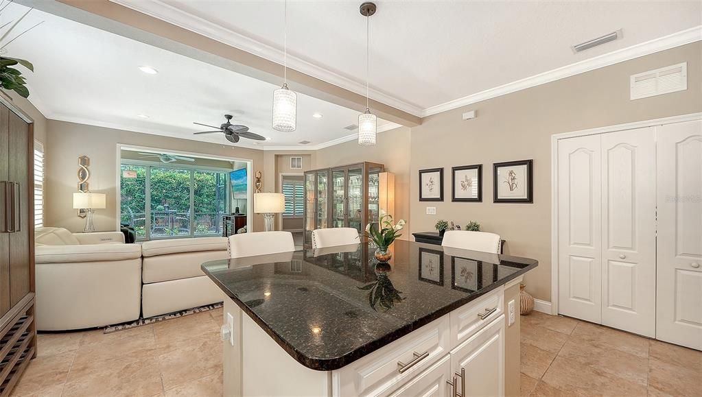 For Sale: $390,000 (2 beds, 2 baths, 1577 Square Feet)
