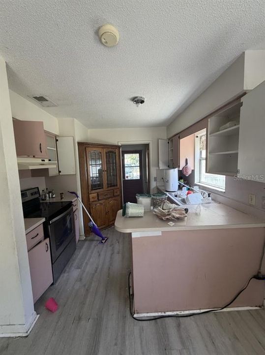 For Sale: $220,000 (4 beds, 2 baths, 1171 Square Feet)