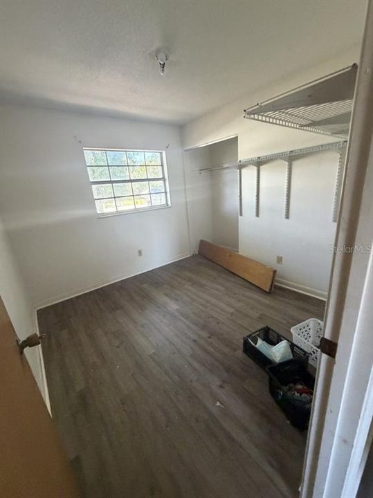 For Sale: $220,000 (4 beds, 2 baths, 1171 Square Feet)