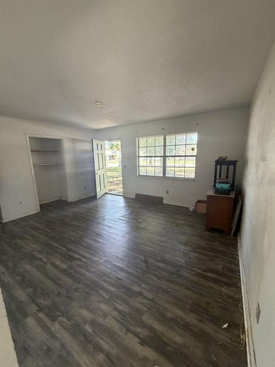 For Sale: $220,000 (4 beds, 2 baths, 1171 Square Feet)