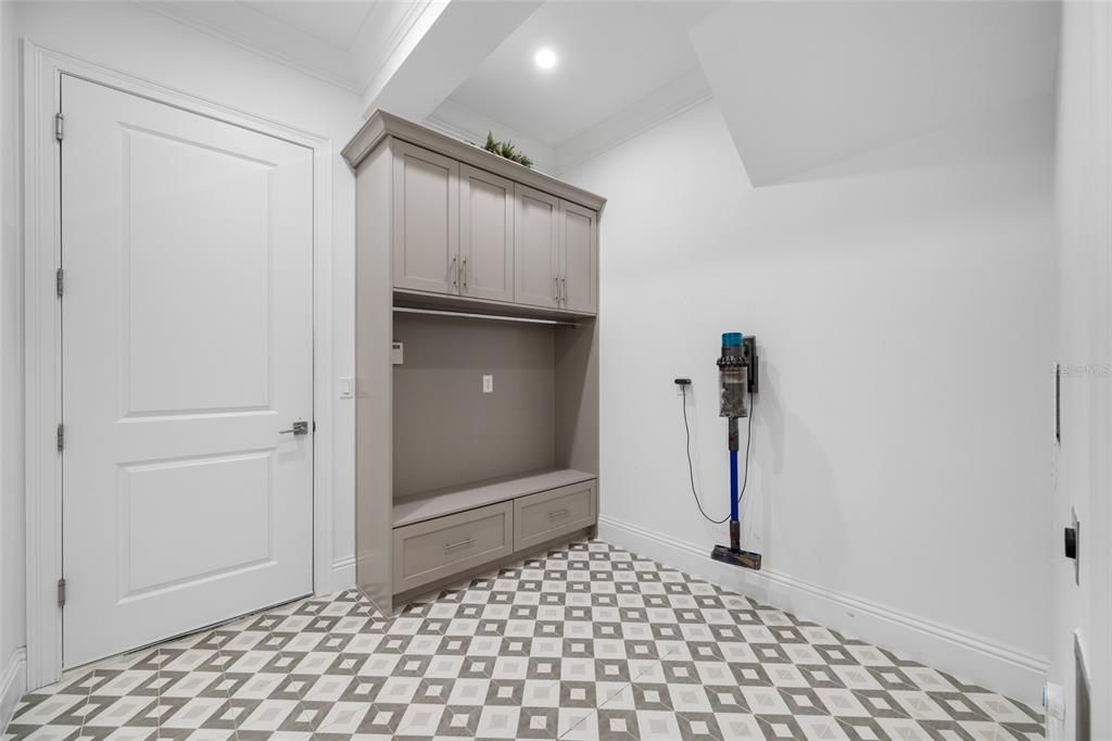В аренду: $16,000 (5 спален, 5 ванн, 4944 Квадратных фут)