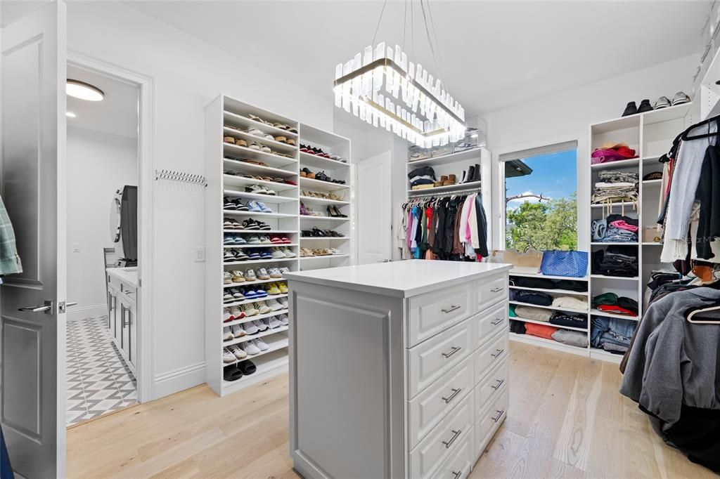 В аренду: $16,000 (5 спален, 5 ванн, 4944 Квадратных фут)