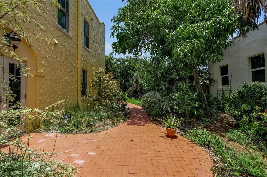 En Venta: $2,299,000 (4 camas, 4 baños, 3108 Pies cuadrados)