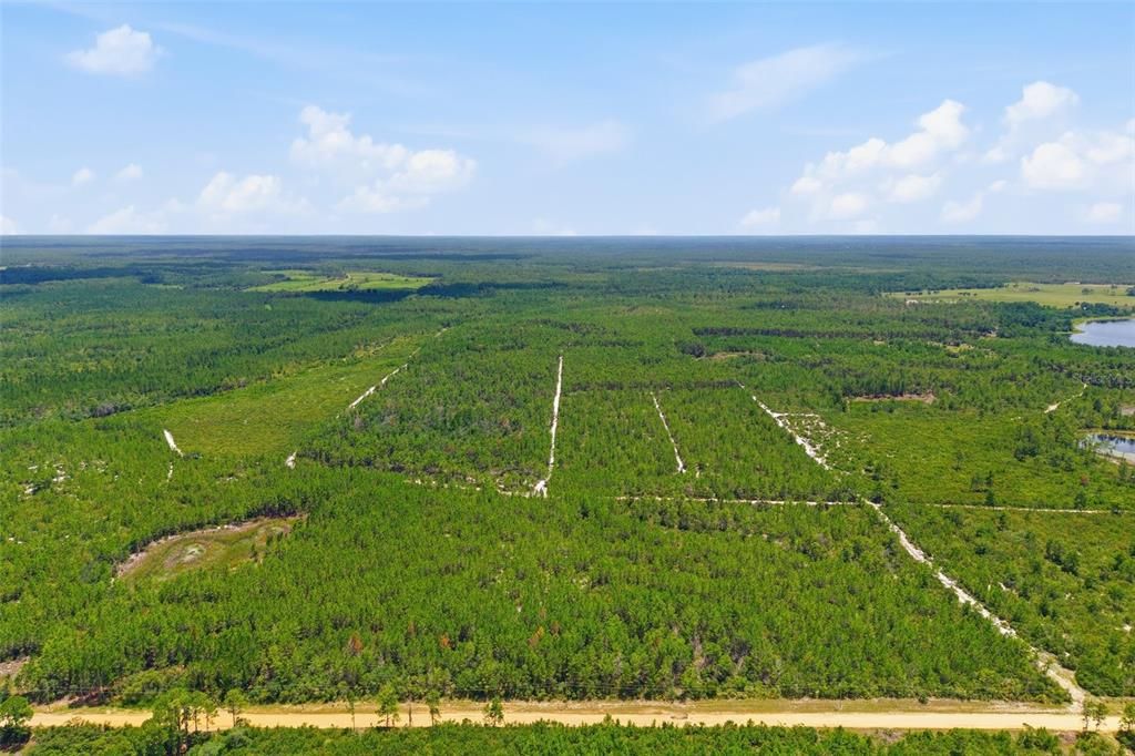 На продажу: $600,000 (25.12 acres)