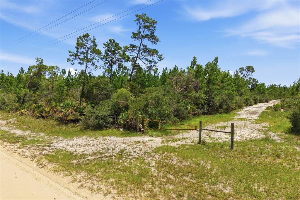 На продажу: $600,000 (25.12 acres)