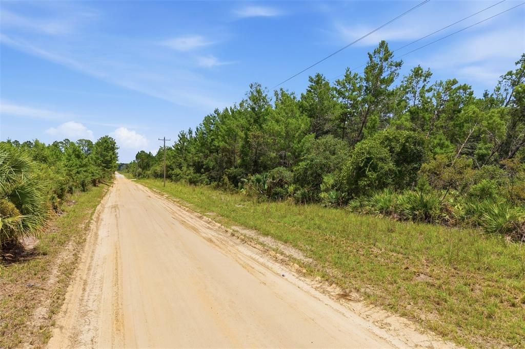 На продажу: $600,000 (25.12 acres)