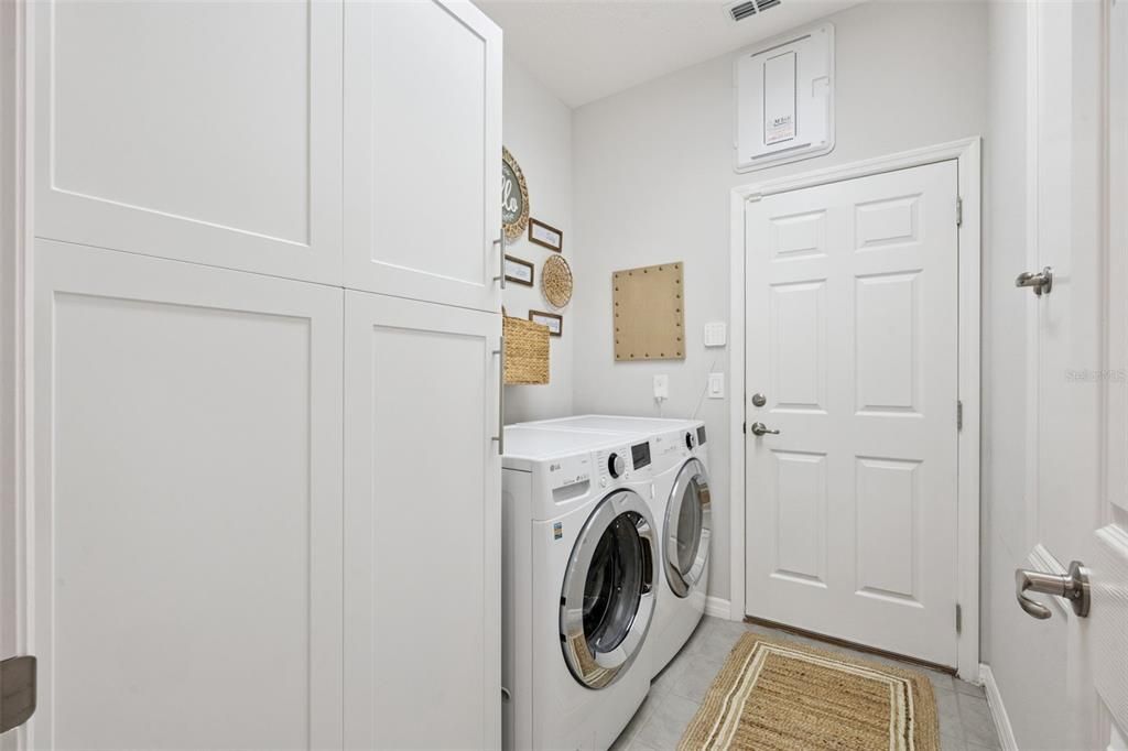 For Sale: $300,000 (3 beds, 2 baths, 1457 Square Feet)