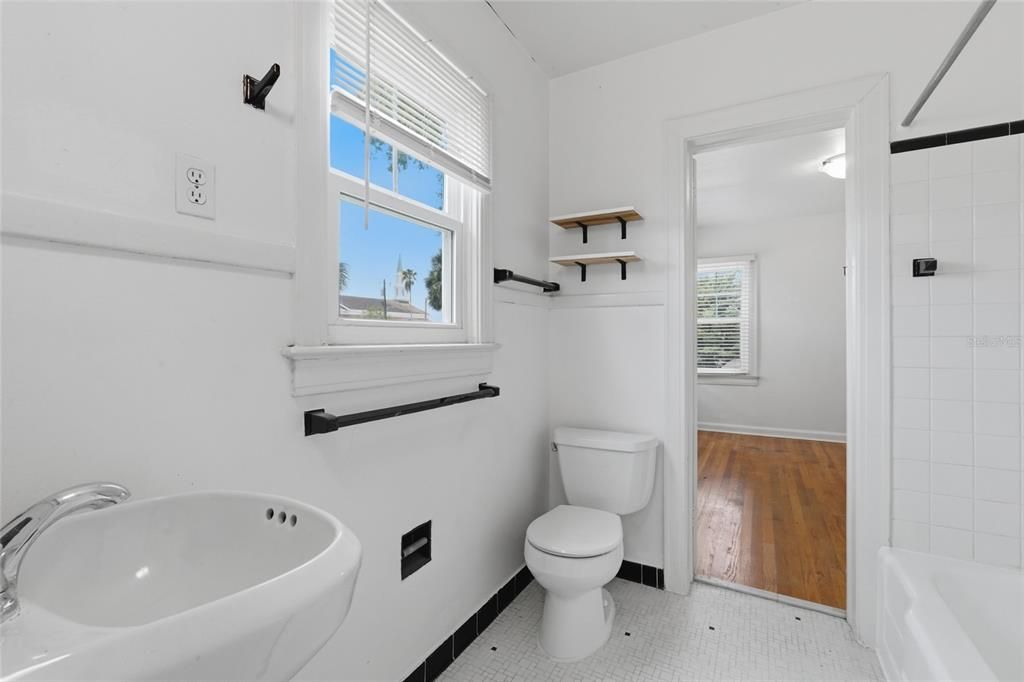 В аренду: $1,950 (2 спален, 1 ванн, 975 Квадратных фут)
