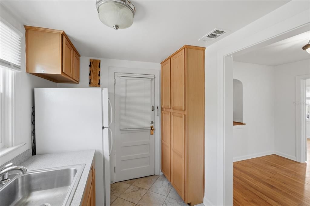 В аренду: $1,950 (2 спален, 1 ванн, 975 Квадратных фут)