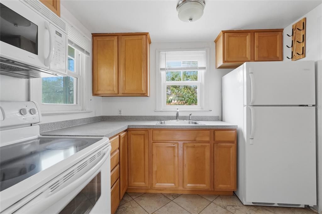 В аренду: $1,950 (2 спален, 1 ванн, 975 Квадратных фут)