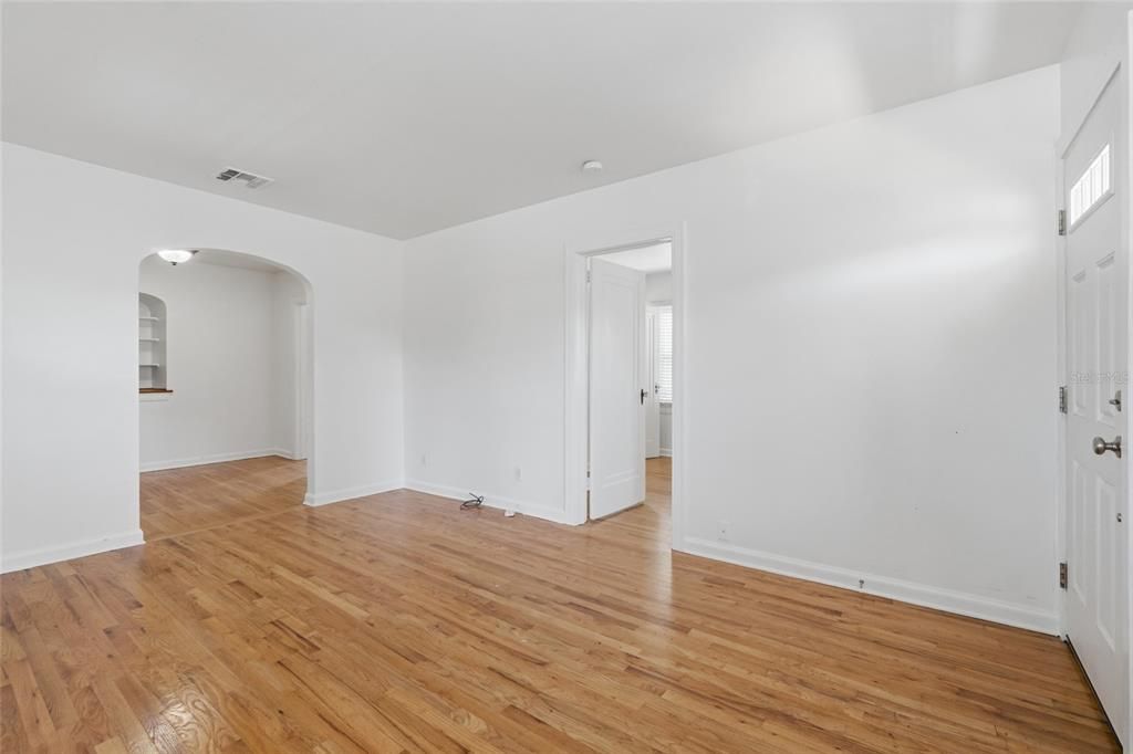В аренду: $1,950 (2 спален, 1 ванн, 975 Квадратных фут)