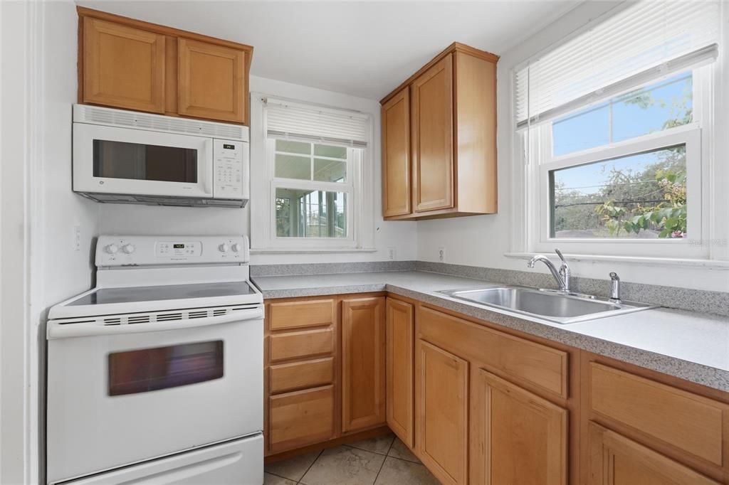 В аренду: $1,950 (2 спален, 1 ванн, 975 Квадратных фут)