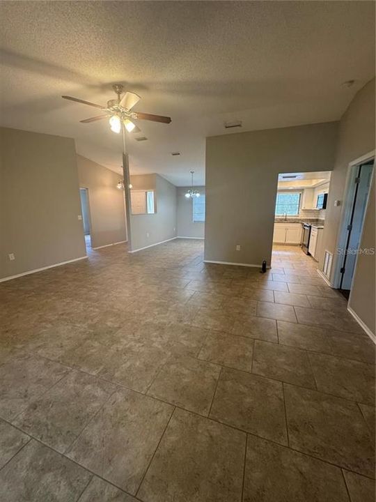 En Venta: $399,900 (3 camas, 2 baños, 1533 Pies cuadrados)