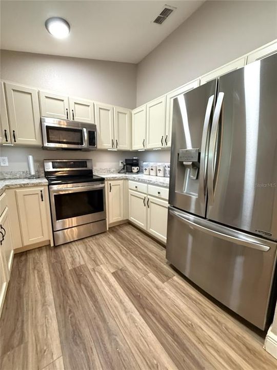 For Sale: $272,100 (3 beds, 2 baths, 1412 Square Feet)