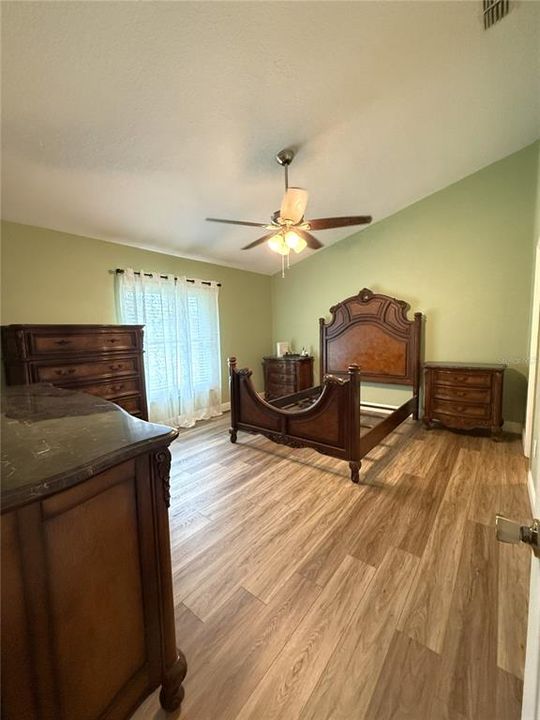 For Sale: $272,100 (3 beds, 2 baths, 1412 Square Feet)