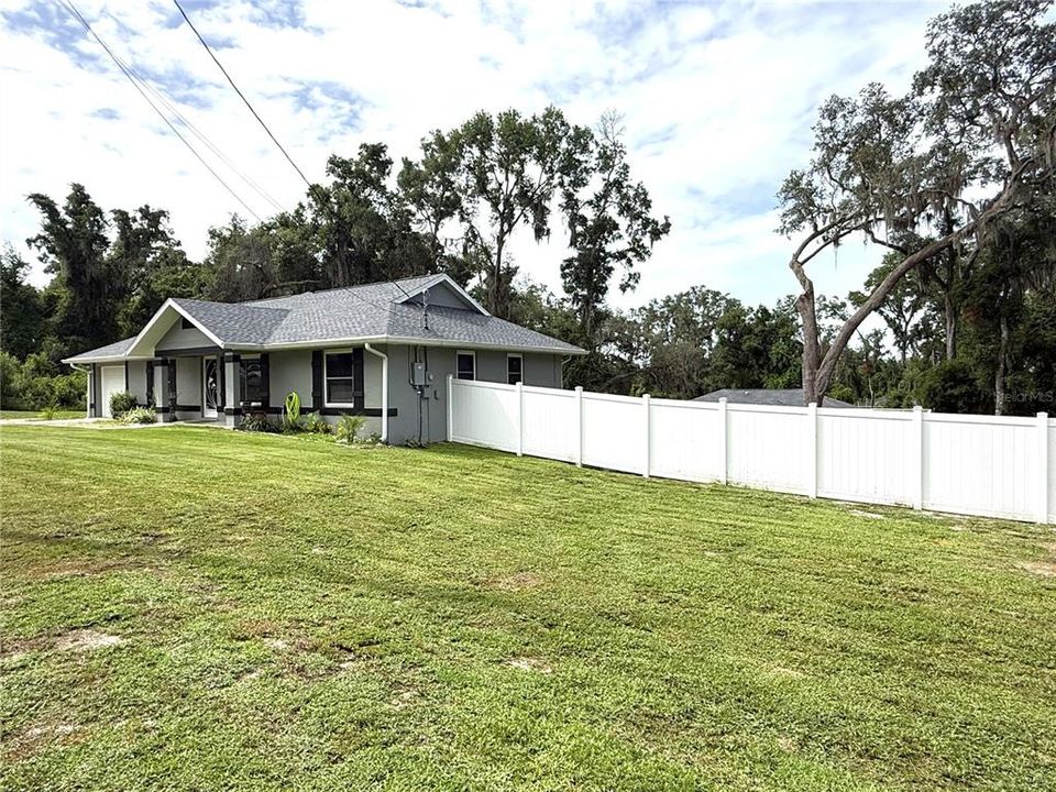For Sale: $272,100 (3 beds, 2 baths, 1412 Square Feet)