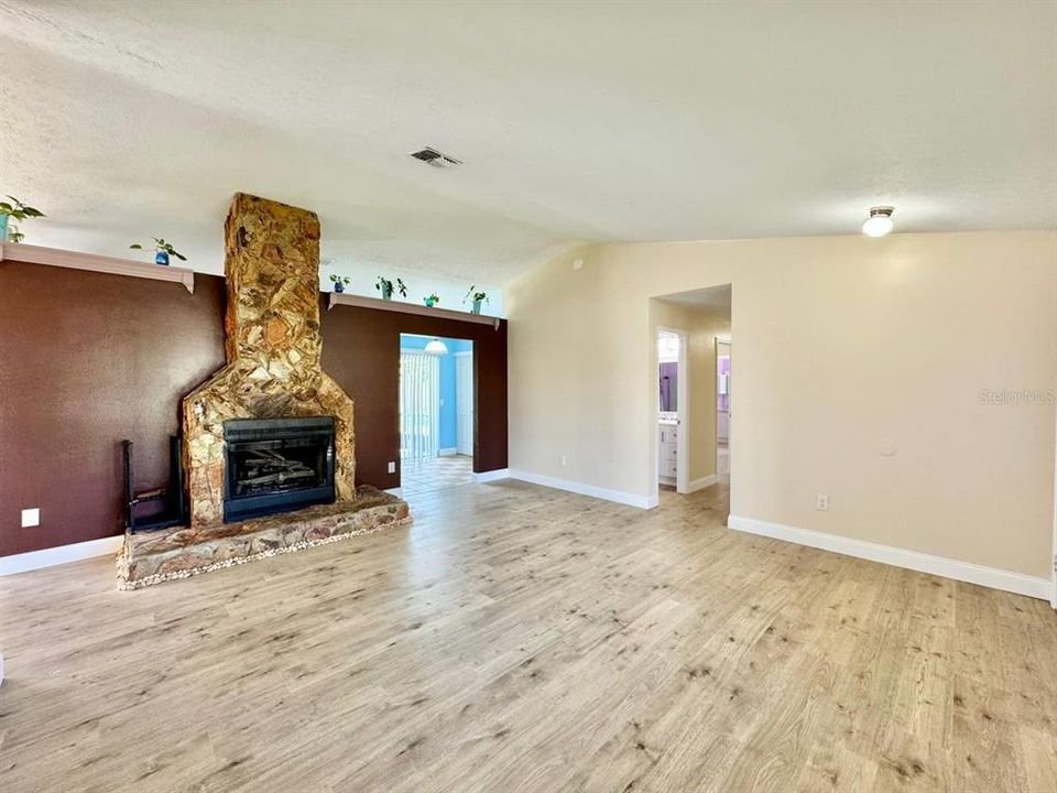 For Rent: $2,150 (3 beds, 2 baths, 1488 Square Feet)