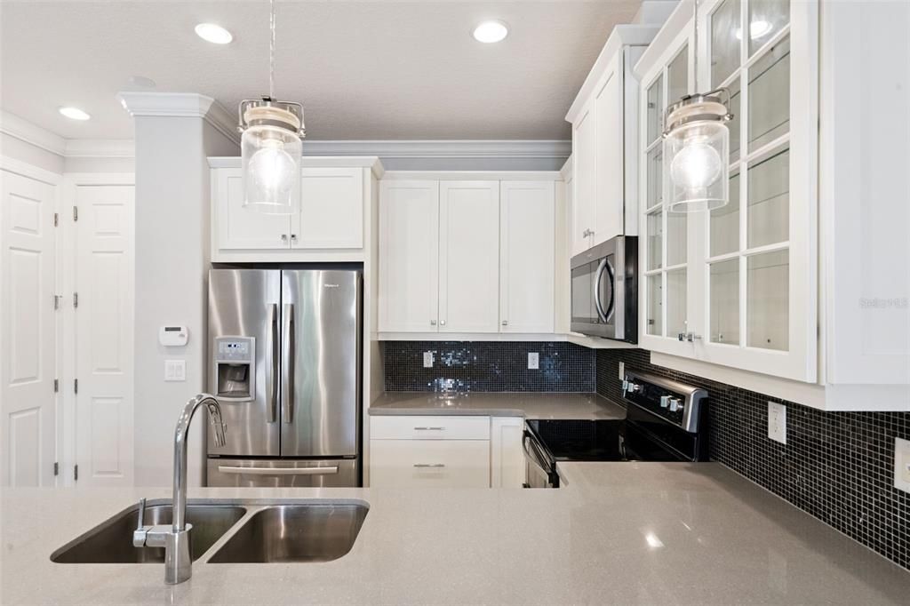 Active With Contract: $324,900 (3 beds, 2 baths, 1603 Square Feet)
