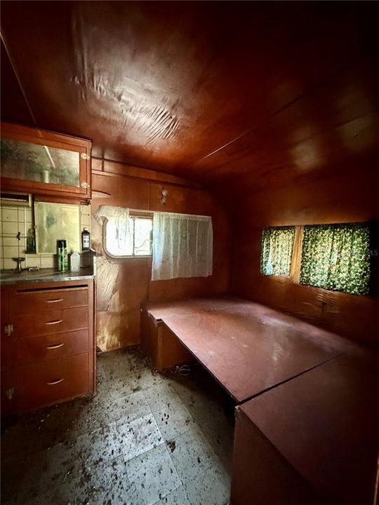 На продажу: $28,500 (1 спален, 1 ванн, 318 Квадратных фут)