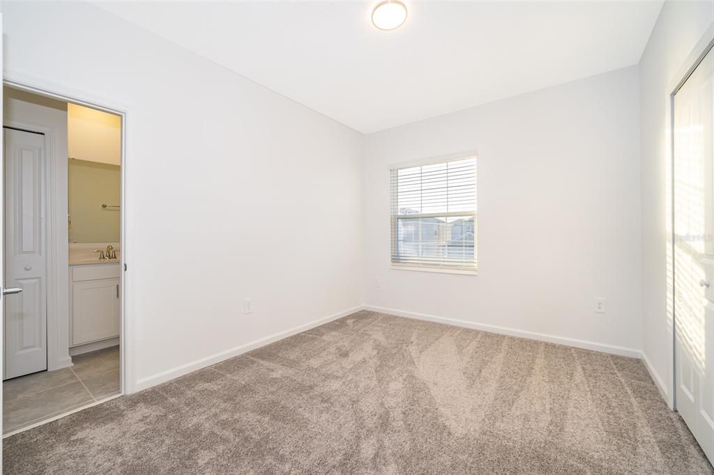 Activo con contrato: $2,650 (3 camas, 2 baños, 2186 Pies cuadrados)