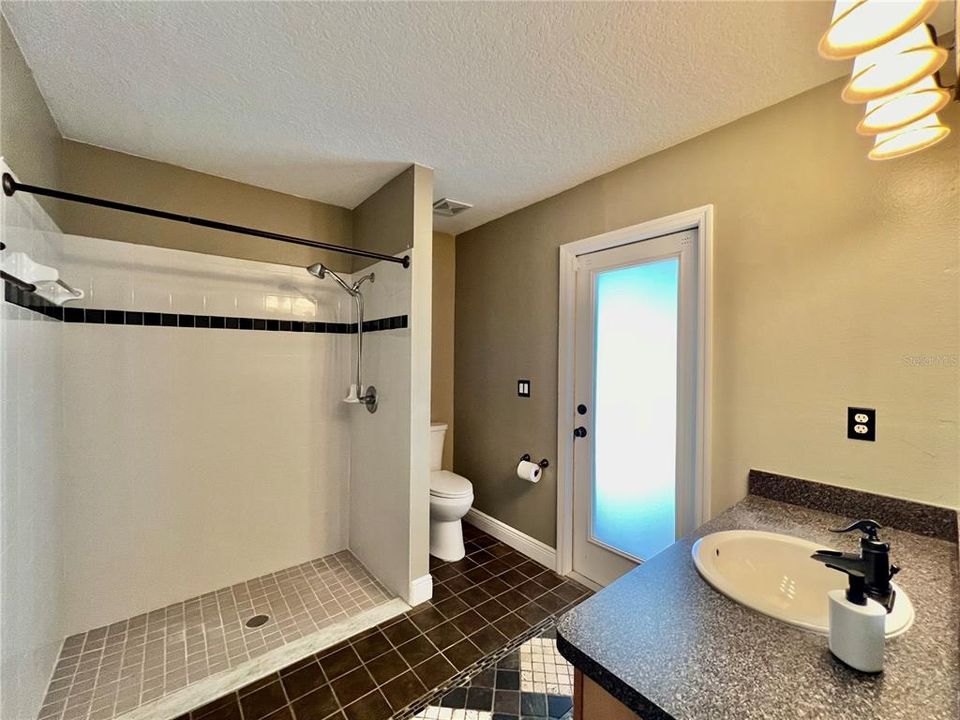 For Rent: $3,000 (4 beds, 3 baths, 2300 Square Feet)