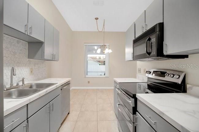 Active With Contract: $419,900 (4 beds, 2 baths, 1494 Square Feet)