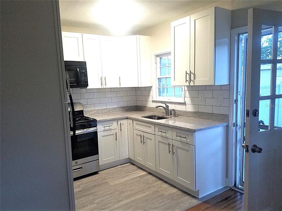 For Rent: $1,795 (1 beds, 1 baths, 525 Square Feet)